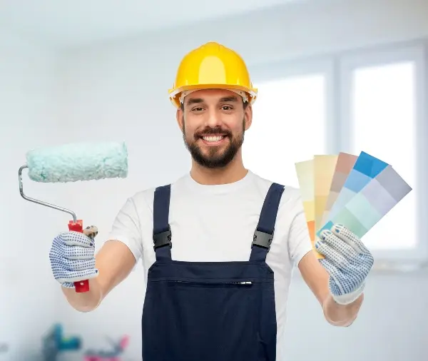 Pintor profesional trabajando en una vivienda en Tenerife Norte